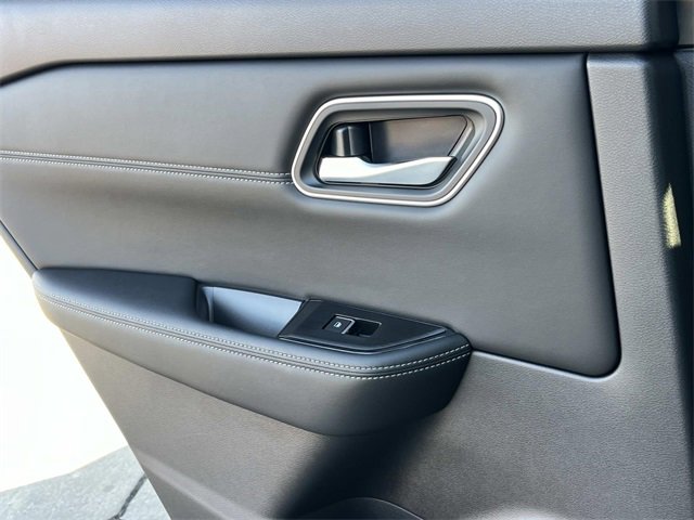 Used 2024 Nissan Rogue Platinum image 20