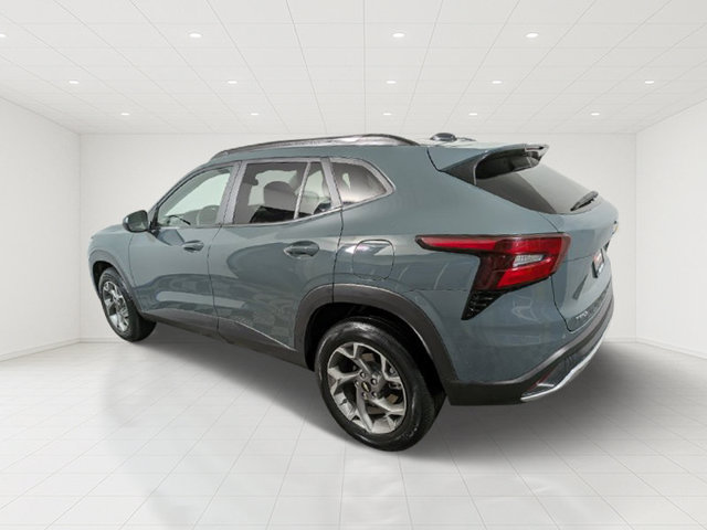 Used 2025 Chevrolet Trax LT FWD image 4
