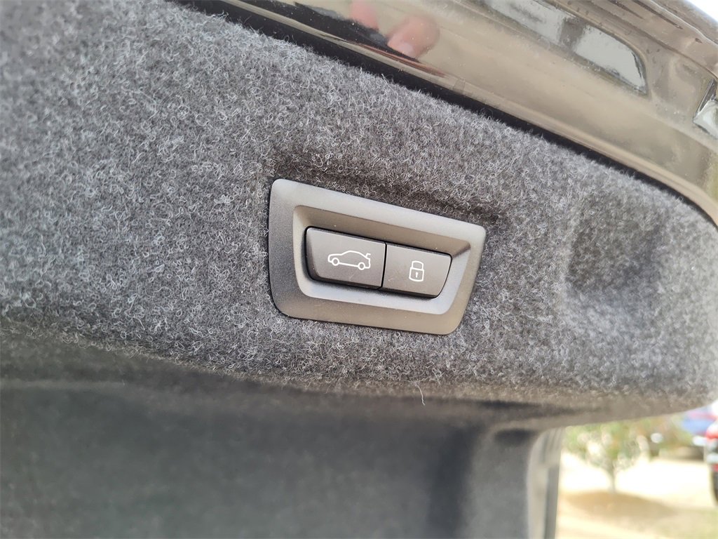 Used 2024 BMW 530i w/ Premium Package image 9