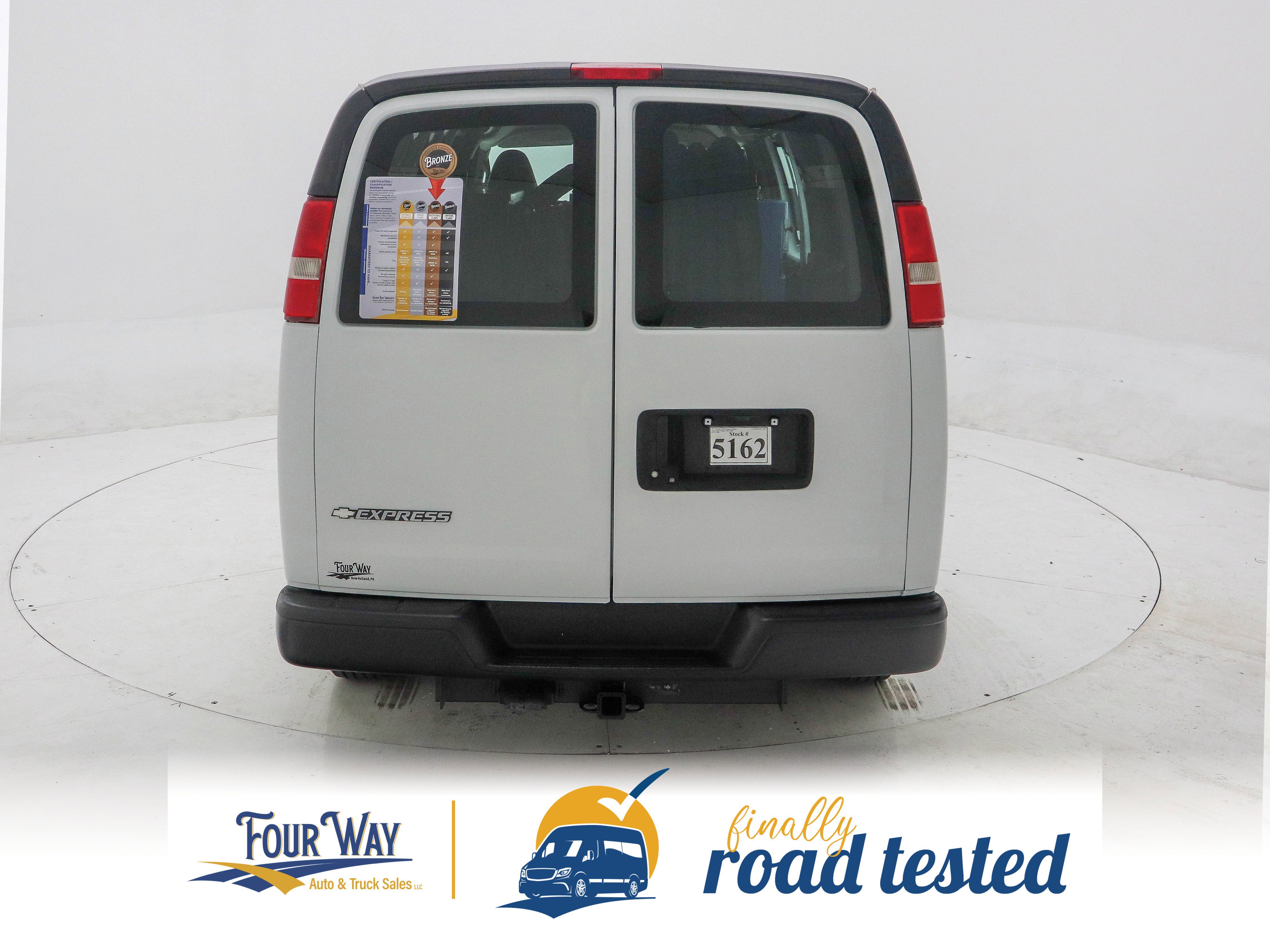 Used 2017 Chevrolet Express 2500 Extended RWD image 5