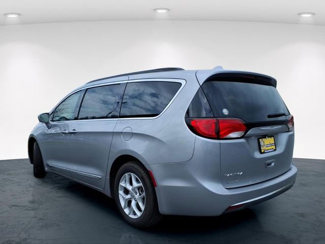 Used 2017 Chrysler Pacifica Touring-L w/ Tire & Wheel Group image 9