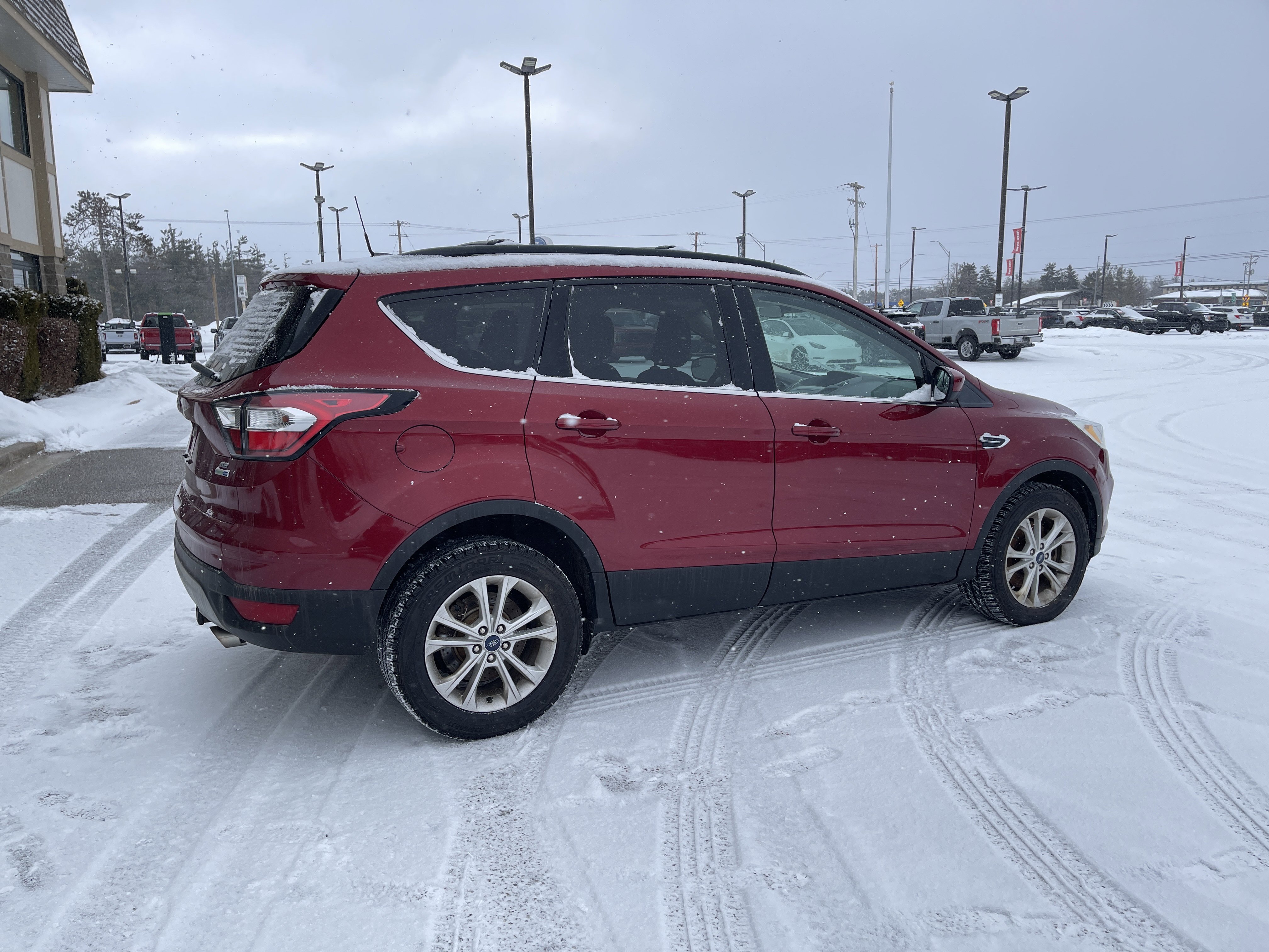 Used 2018 Ford Escape SE image 4