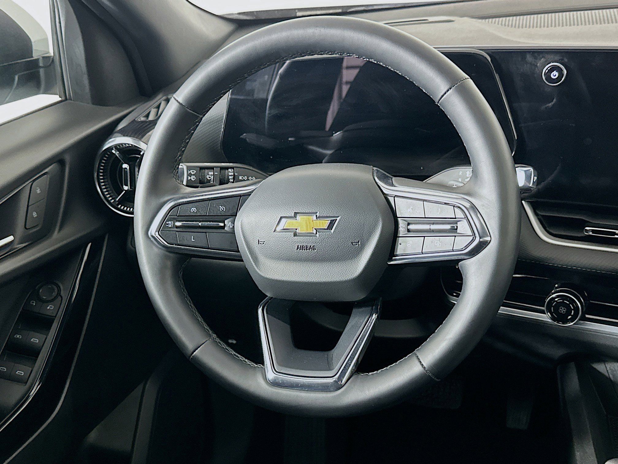 Used 2025 Chevrolet Equinox LT image 18