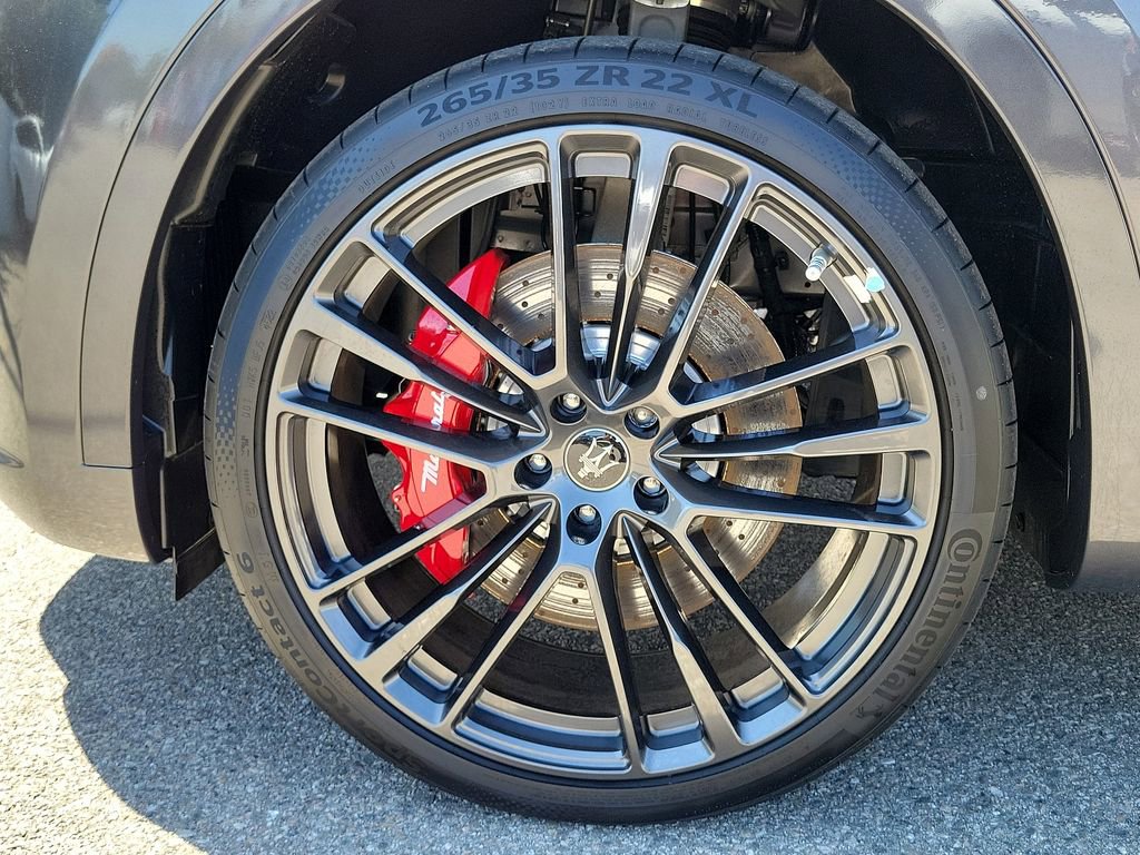 New 2023 Maserati Levante Trofeo image 3
