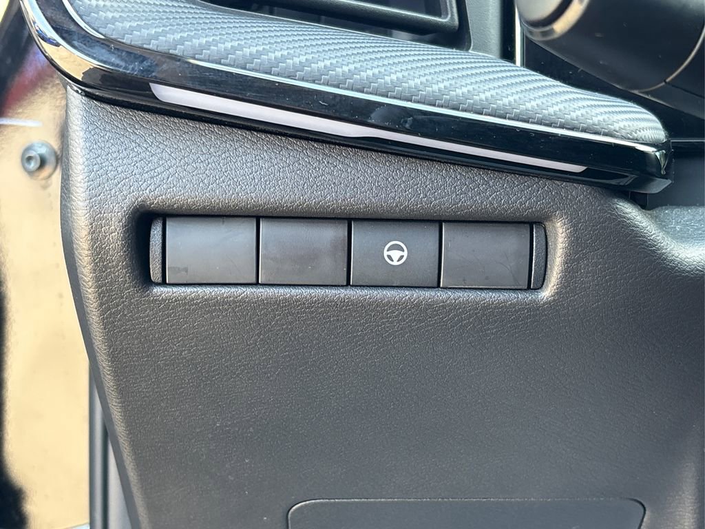 Used 2025 Nissan Kicks SR image 32