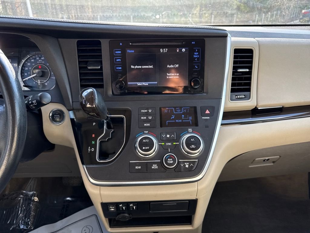 Used 2017 Toyota Sienna XLE image 17