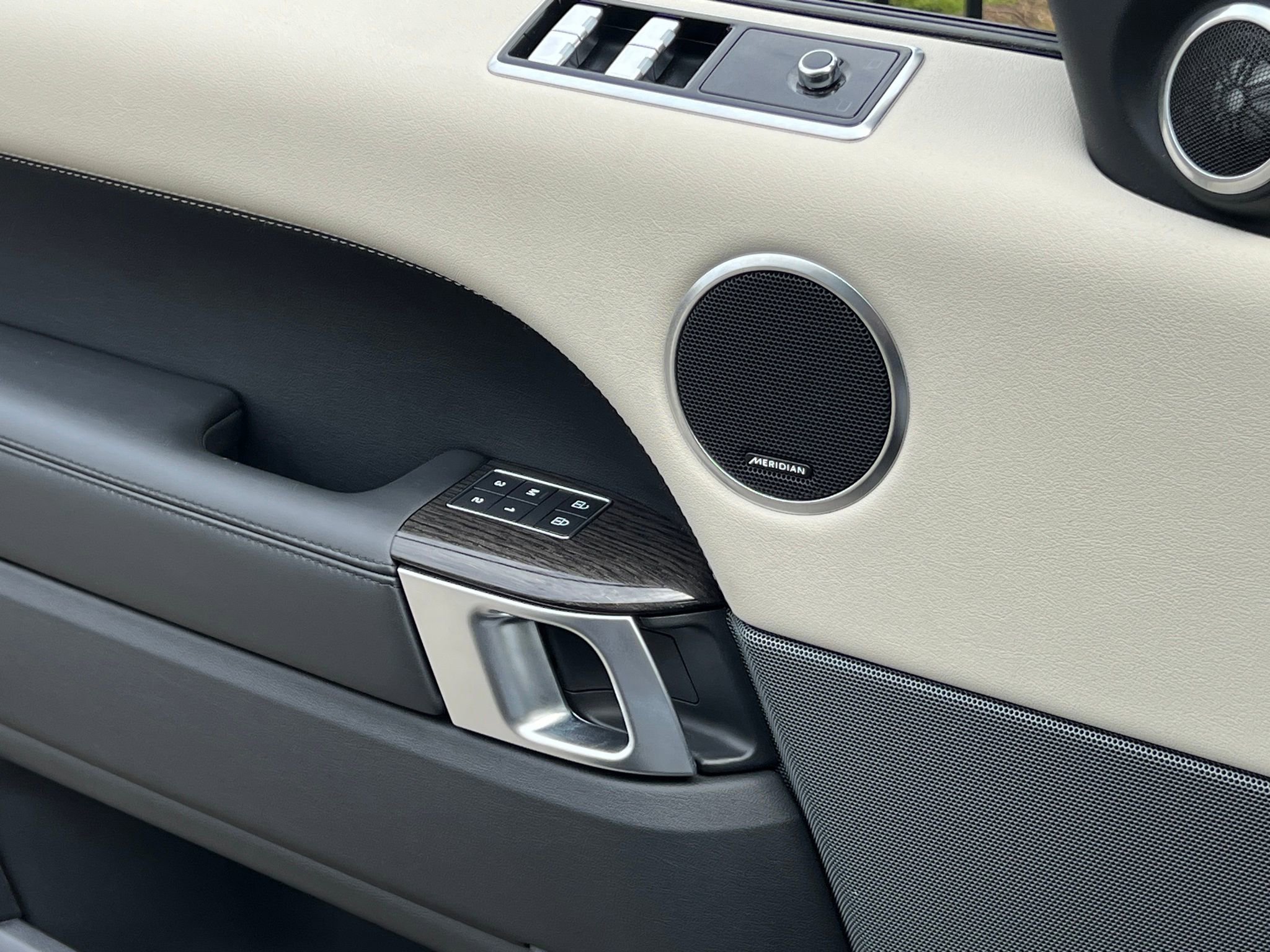 Used 2021 Land Rover Range Rover Sport HSE Silver Edition image 30