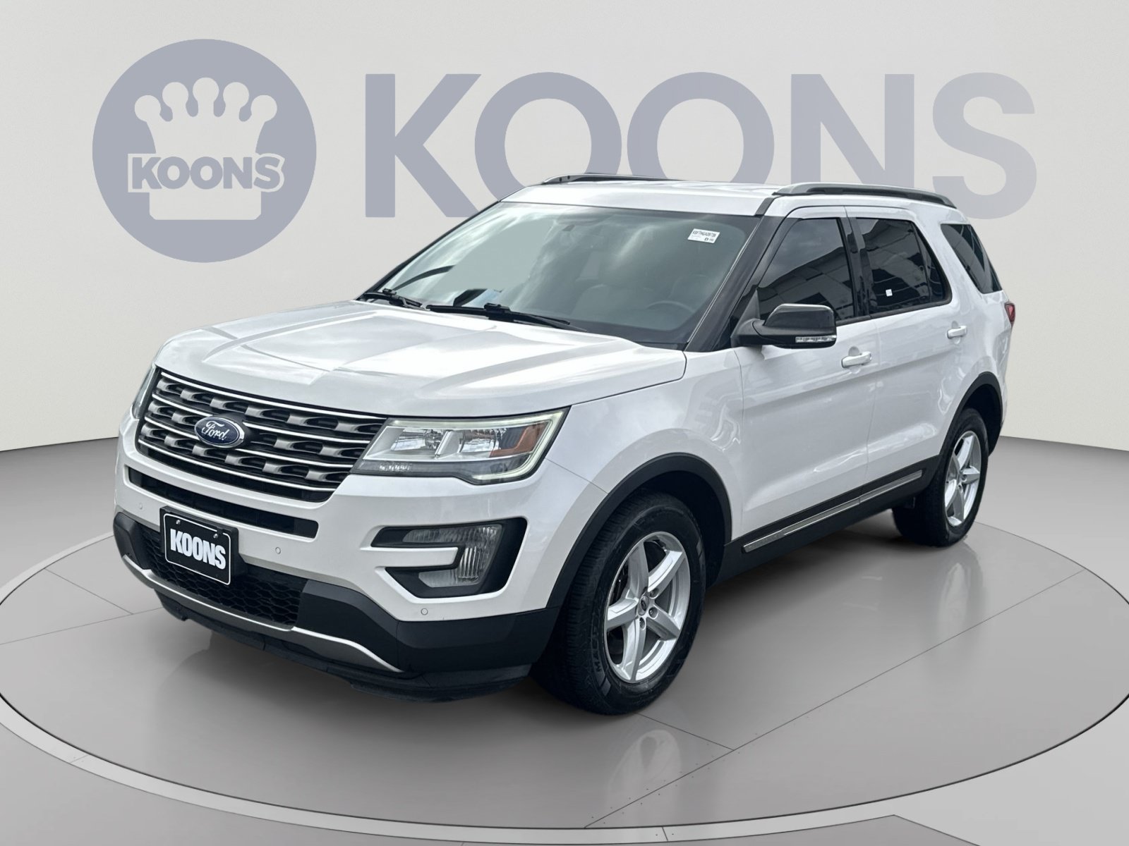 Used 2017 Ford Explorer XLT w/ Equipment Group 202A AWD/4WD image 5