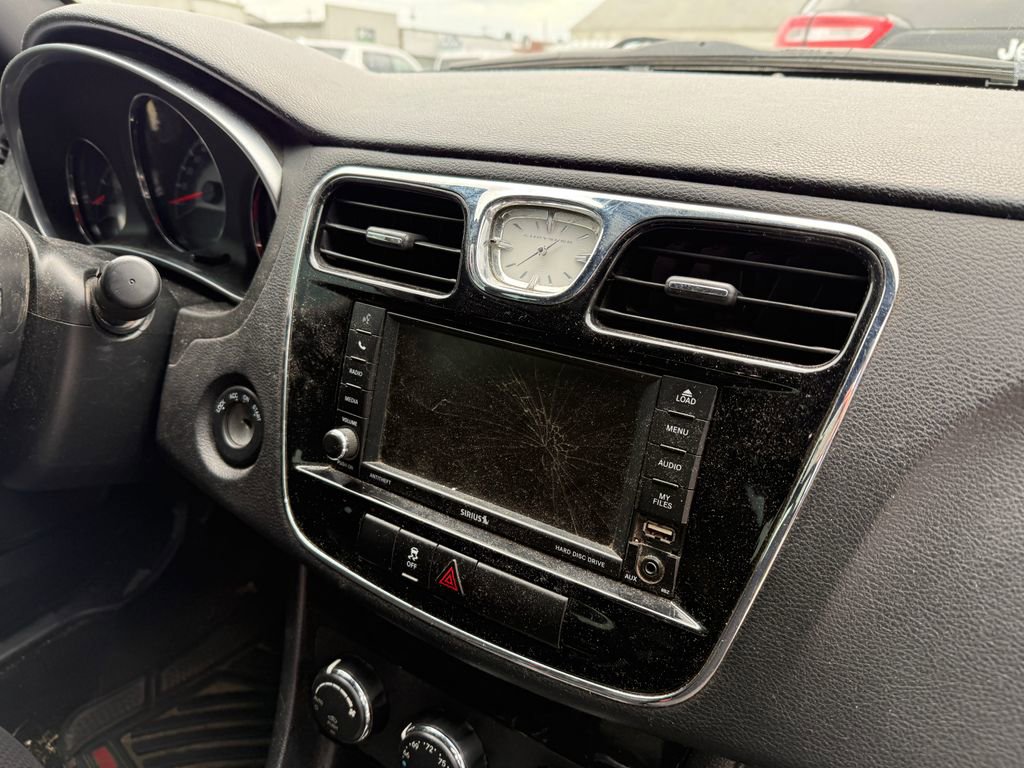 Used 2013 Chrysler 200 Touring FWD image 5