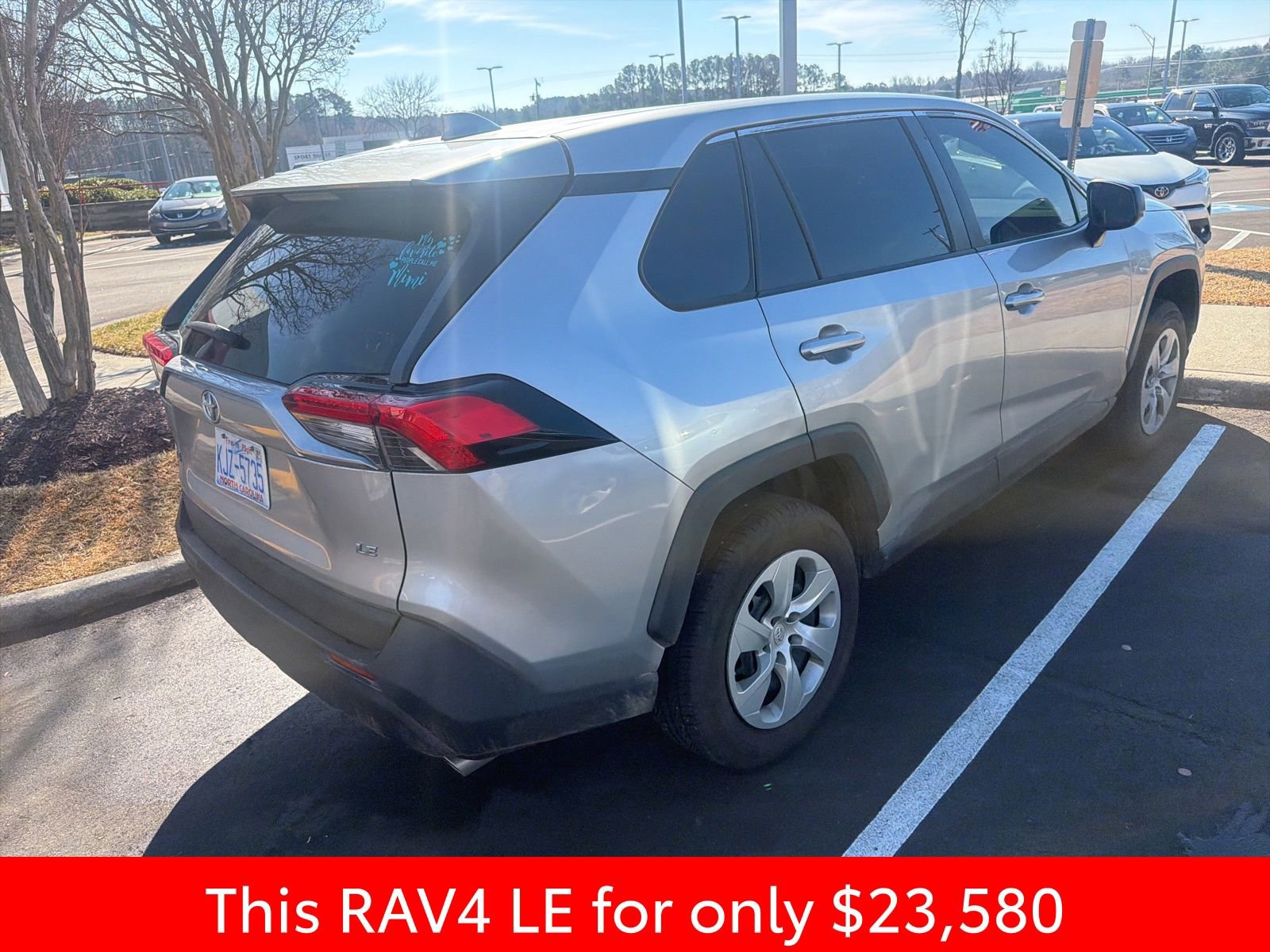 Used 2022 Toyota RAV4 LE image 17