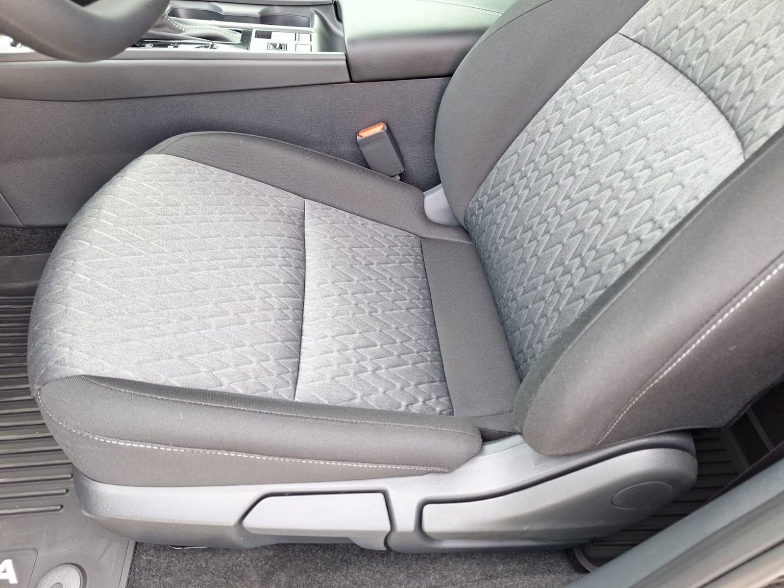 Used 2026 Nissan Sentra SV w/ Floor Mat Package FWD image 15