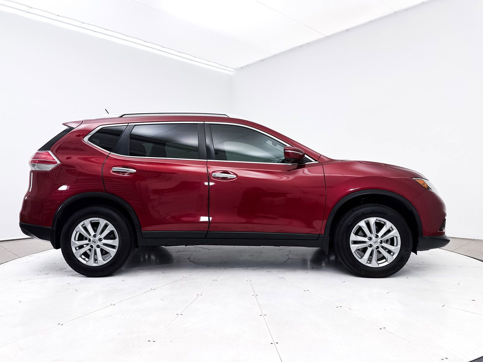 Used 2015 Nissan Rogue SV w/ SV Premium Package image 38