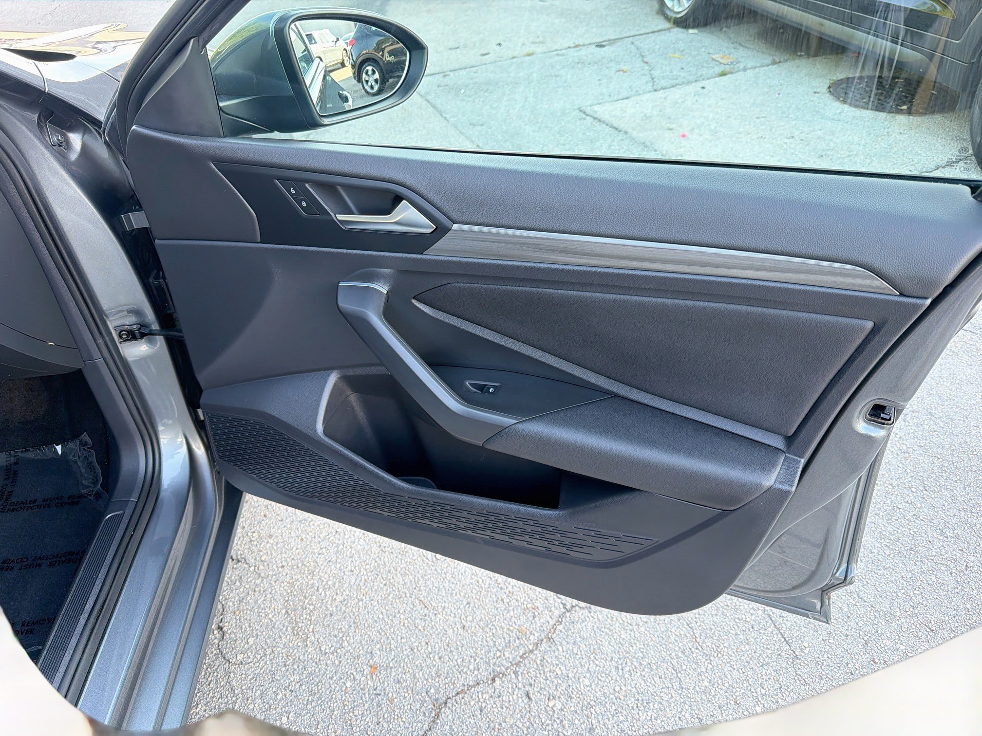 Used 2019 Volkswagen Jetta SEL w/ Cold Weather Package FWD image 32