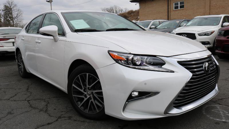 Used 2018 Lexus ES 350 w/ Luxury Package w/Wood Trim image 3