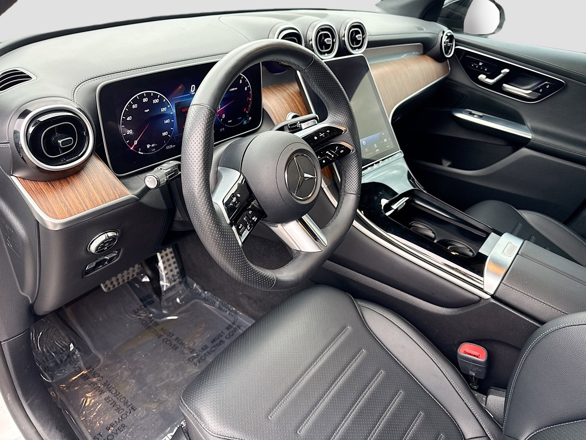 Used 2024 Mercedes-Benz GLC 300 4MATIC image 25