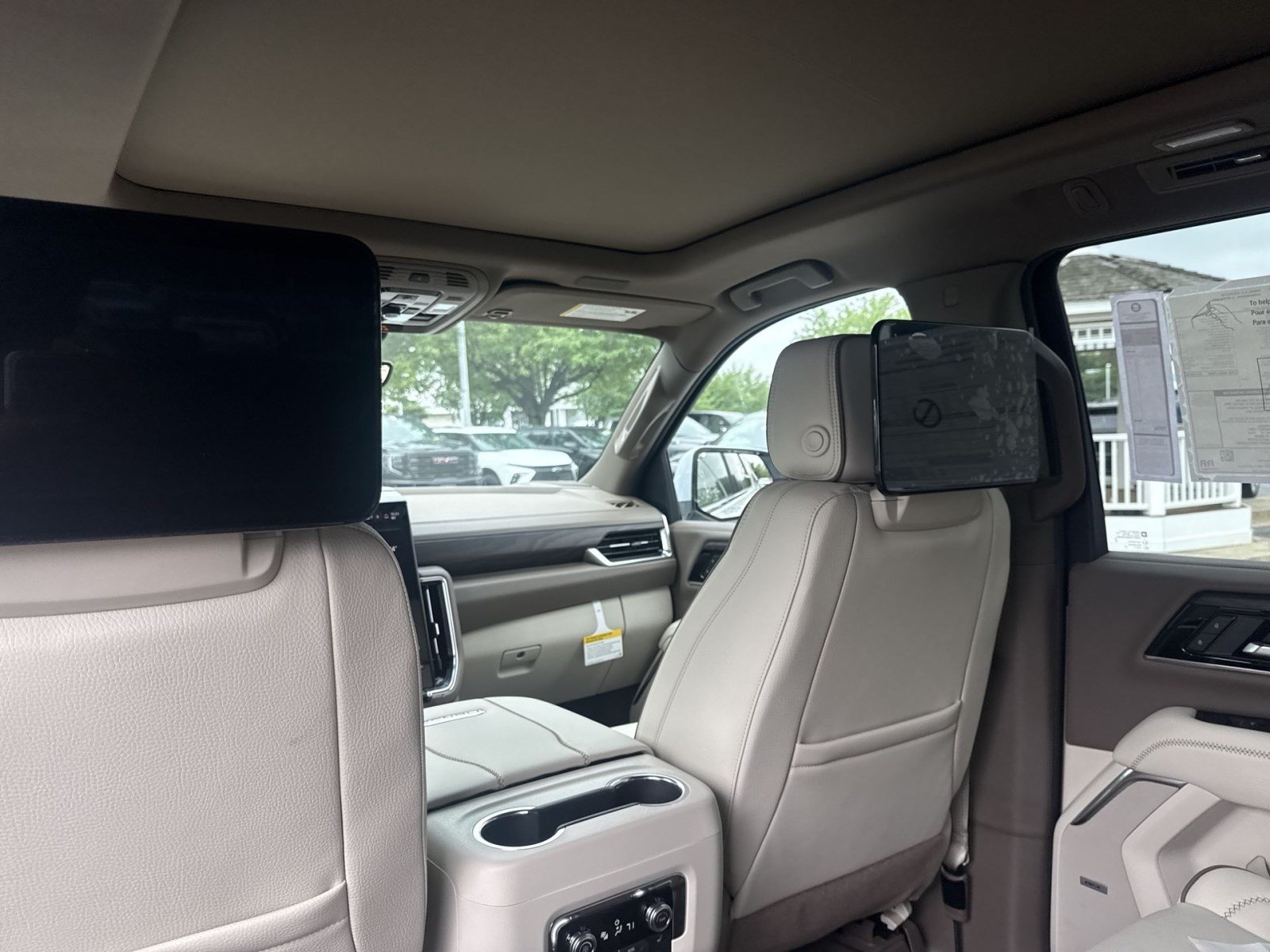New 2026 GMC Yukon XL Denali w/ Denali Reserve Package AWD/4WD image 17