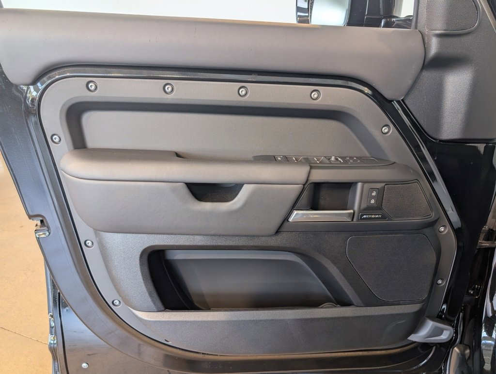 New 2025 Land Rover Defender 110 S image 8