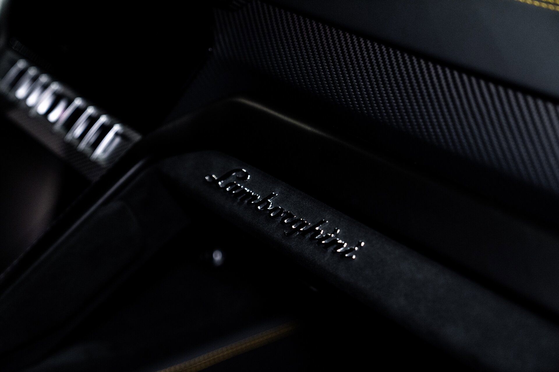 Used 2023 Lamborghini Urus Performante AWD/4WD image 38