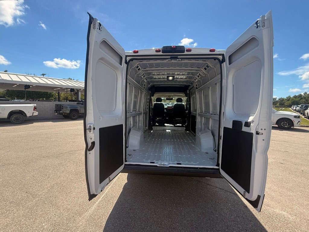 New 2025 RAM ProMaster Tradesman w/ Convenience Group image 30