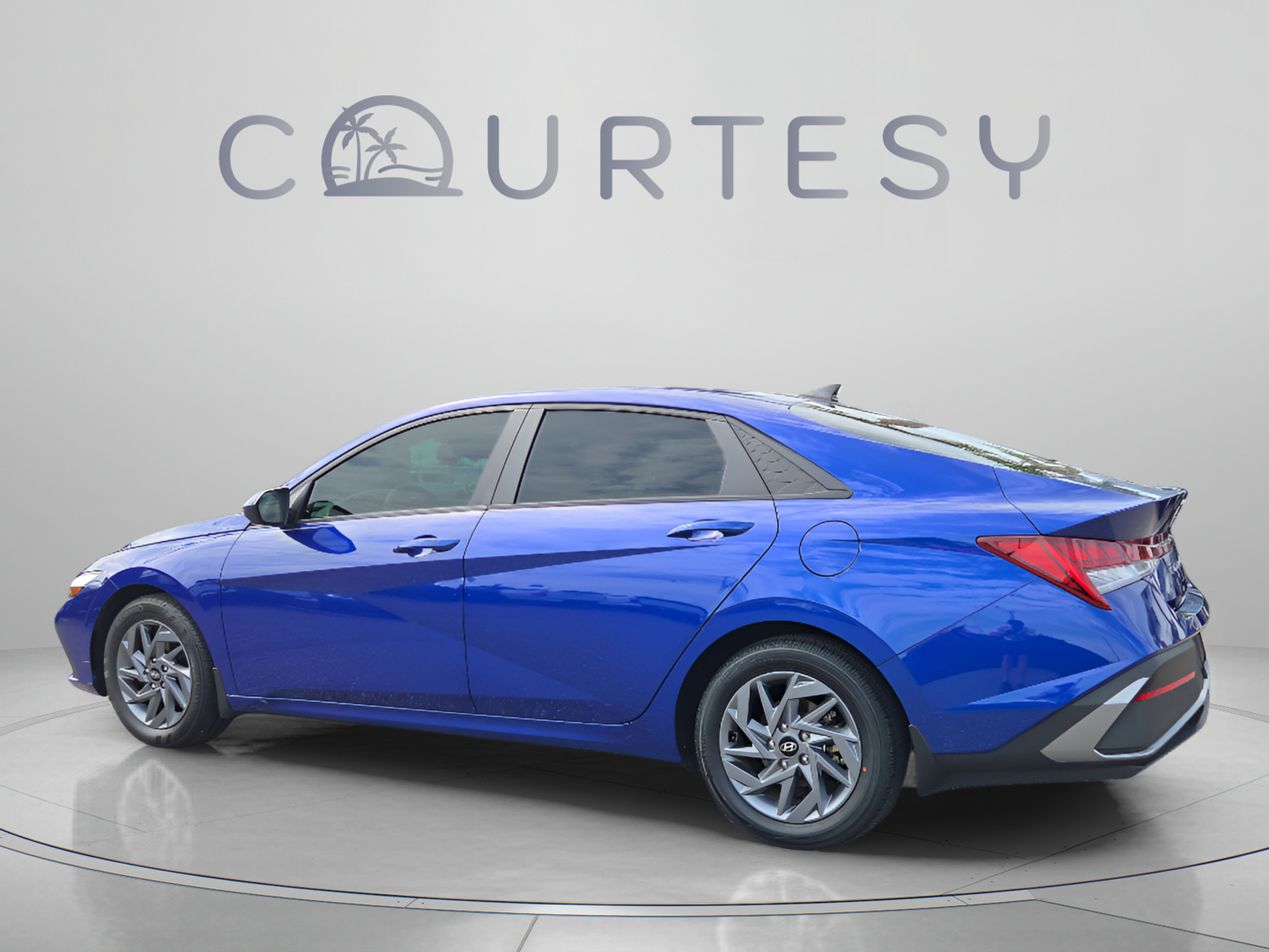Used 2024 Hyundai Elantra Blue FWD image 3
