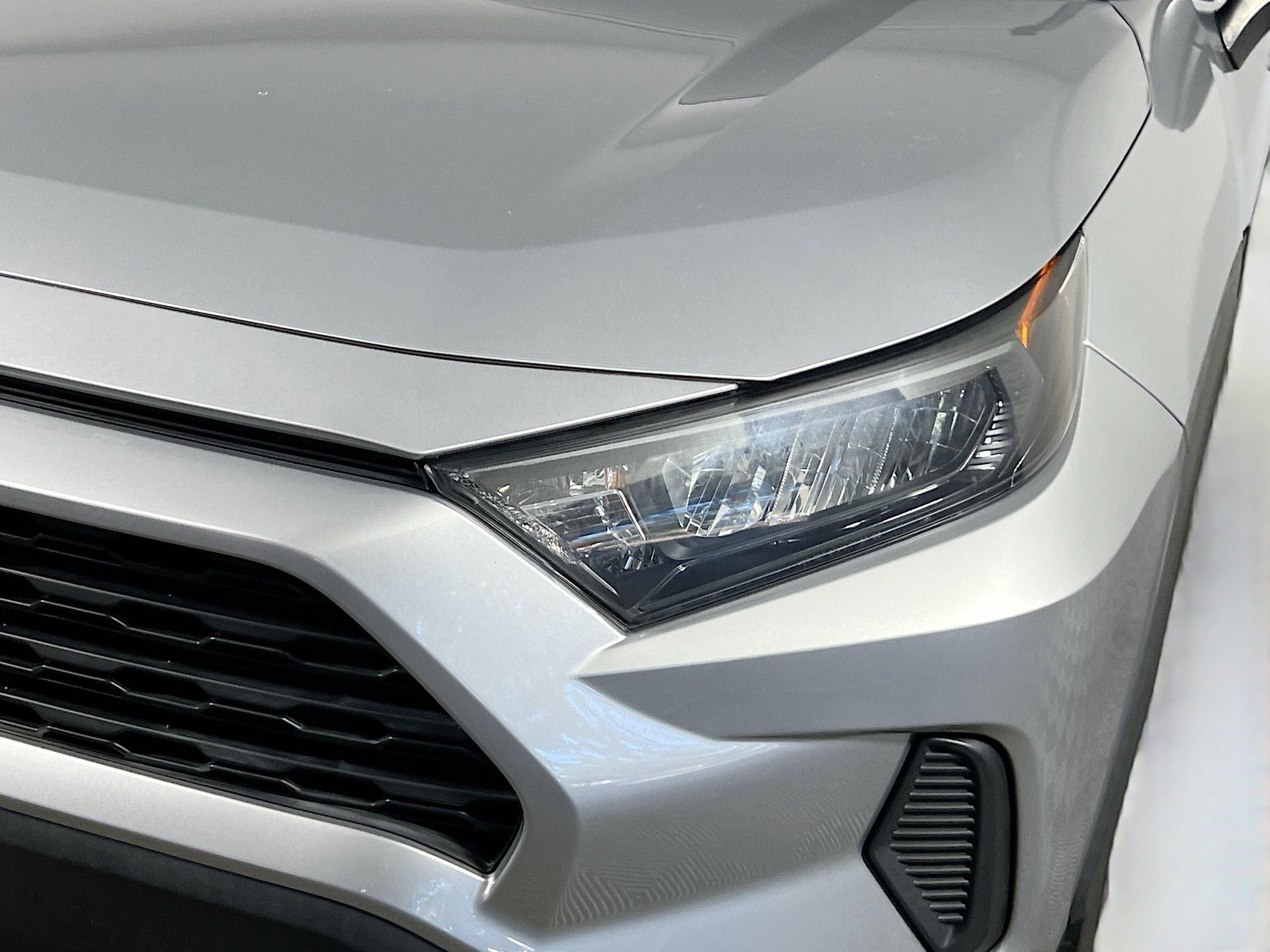 Used 2021 Toyota RAV4 LE image 12