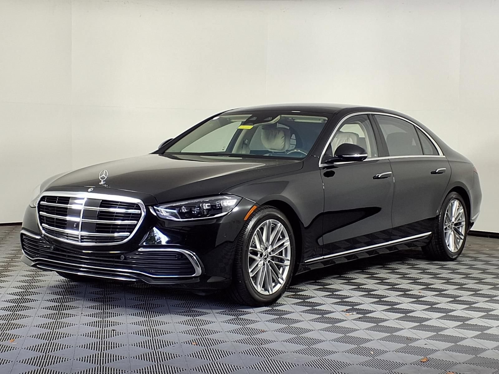 Used 2023 Mercedes-Benz S 580 4MATIC Sedan image 3