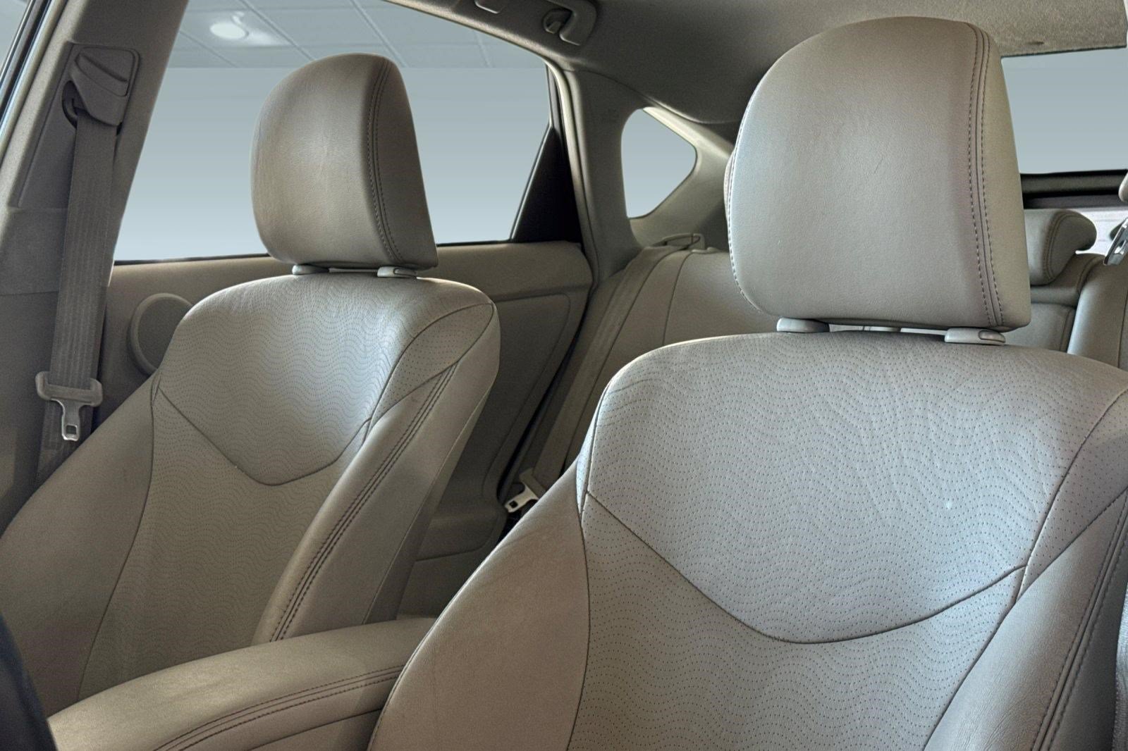 Used 2011 Toyota Prius Four w/ Solar Roof Pkg FWD image 30