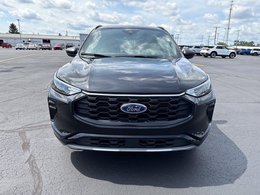 Used 2023 Ford Escape ST-Line w/ Tech Pack #1 AWD/4WD image 3