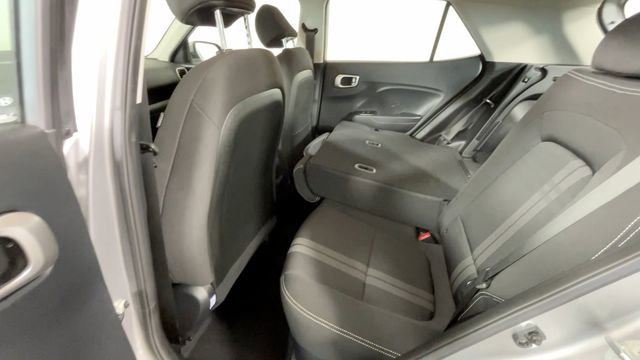 Used 2023 Hyundai Venue SEL FWD image 18