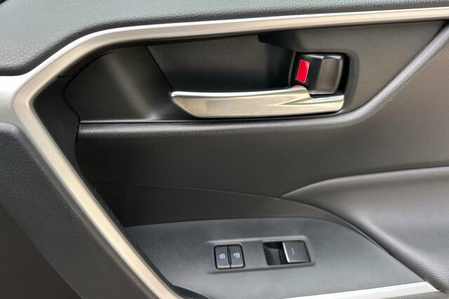 Used 2022 Toyota RAV4 XLE image 21