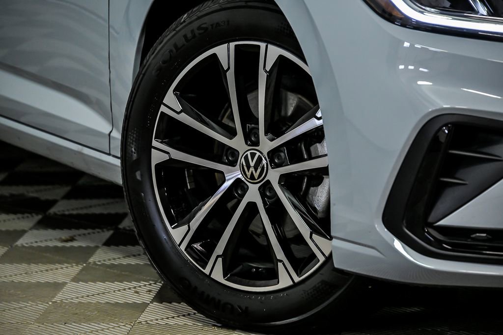 Used 2025 Volkswagen Jetta Sport image 3