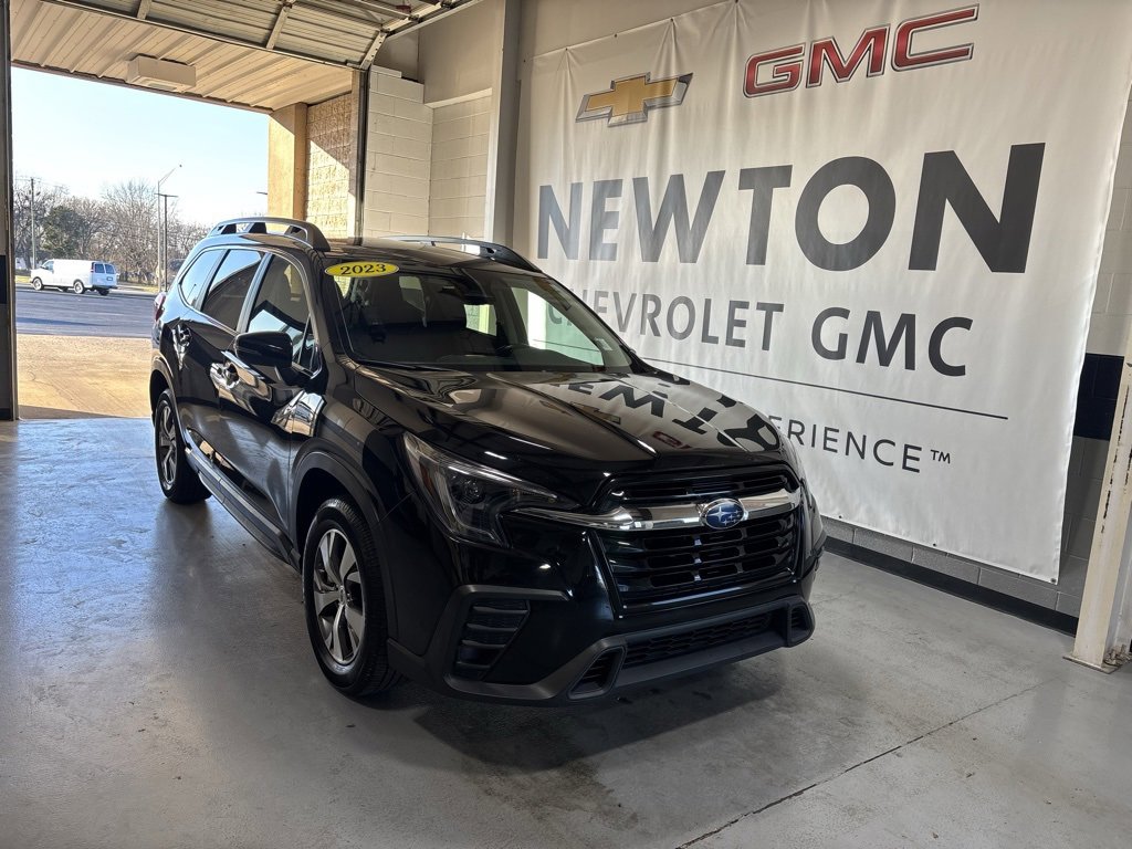 Used 2023 Subaru Ascent Premium w/ Convenience Package image 2