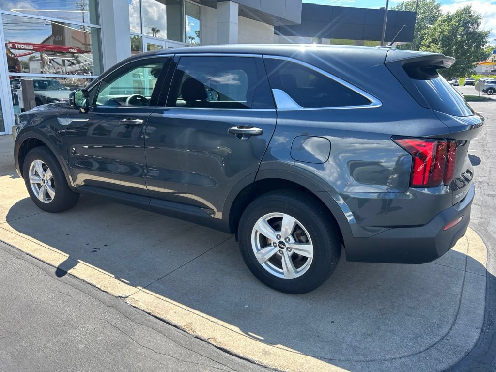 Used 2023 Kia Sorento LX AWD/4WD image 4