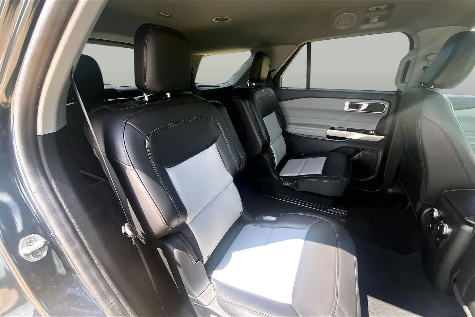 Used 2022 Ford Explorer XLT w/ Equipment Group 202A RWD image 19