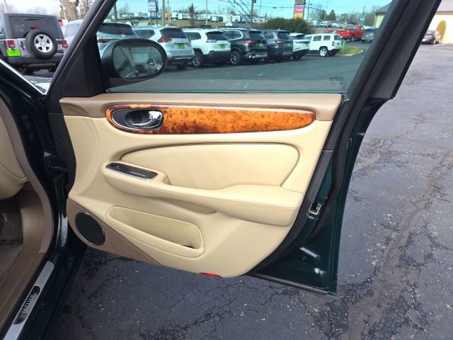 Used 2007 Jaguar XJ8 image 34