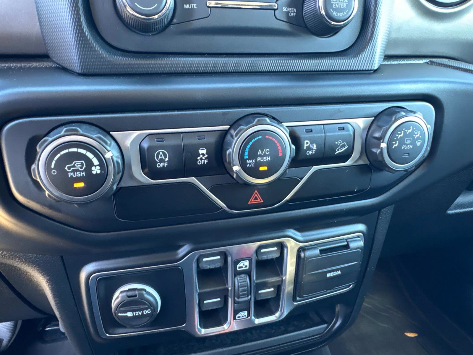 Used 2020 Jeep Wrangler Willys image 25