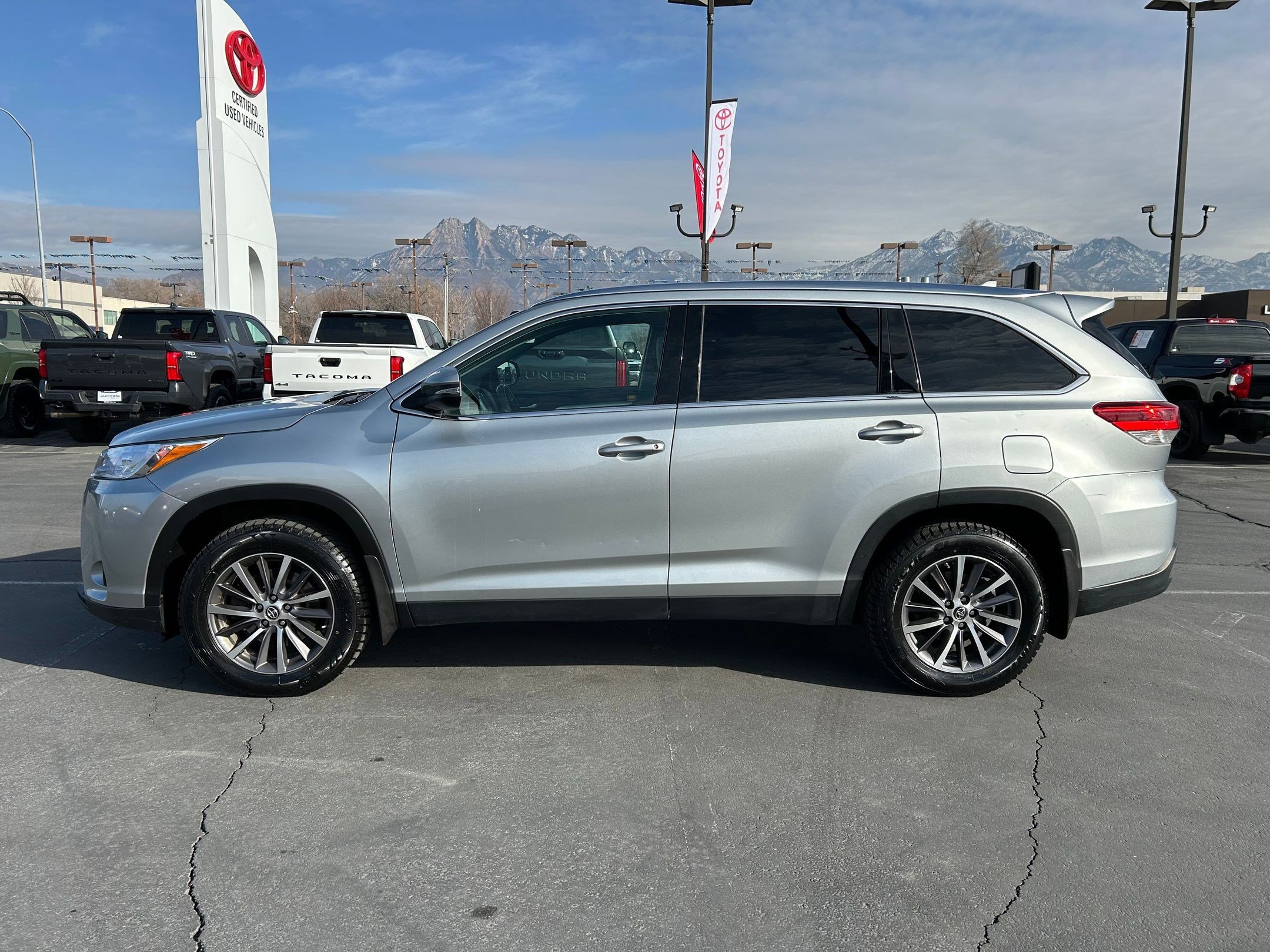 Certified 2019 Toyota Highlander XLE image 2