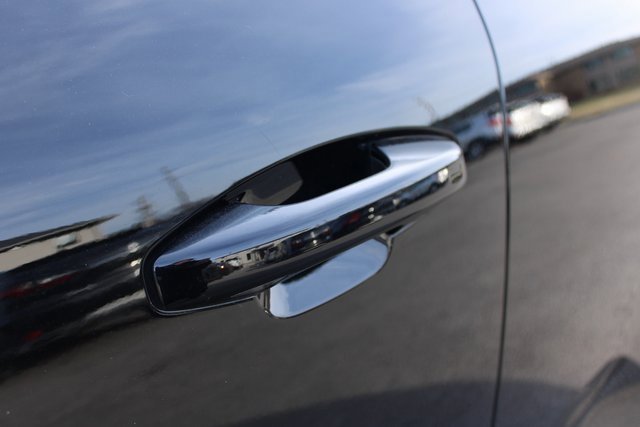 Used 2025 Volvo XC40 B5 Plus image 9