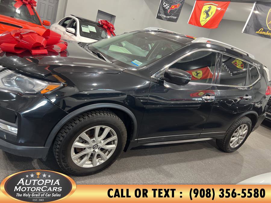 Used 2017 Nissan Rogue SV image 3