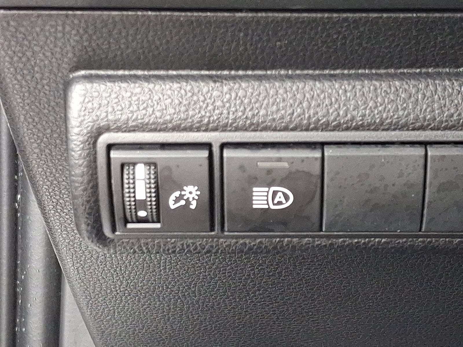 Certified 2023 Toyota Corolla SE w/ Carpet Mat Package (TMS) image 25