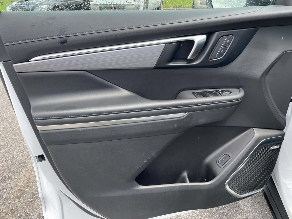 Used 2025 Buick Enclave Preferred FWD image 13