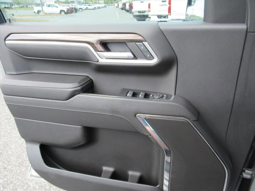 Used 2023 Chevrolet Silverado 1500 LT AWD/4WD image 18