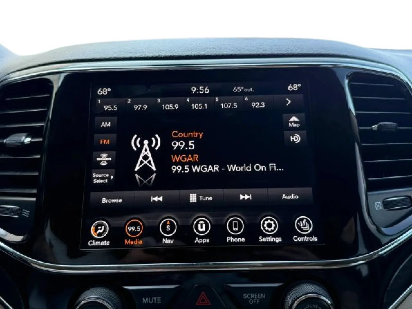 Used 2021 Jeep Grand Cherokee Limited w/ Sun & Sound Group AWD/4WD image 27