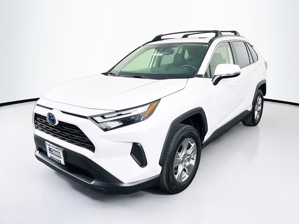 Used 2022 Toyota RAV4 XLE w/ Convenience Package image 3