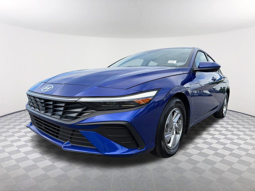 Used 2025 Hyundai Elantra SE w/ Cargo Package