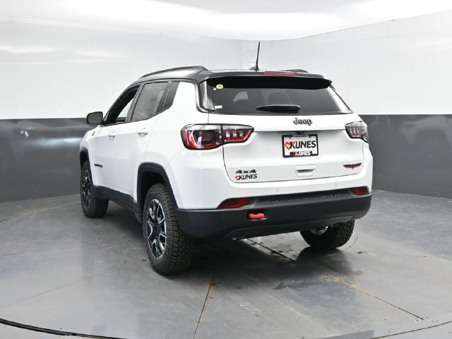 New 2026 Jeep Compass Trailhawk w/ Sun, Sound & Navigation Group AWD/4WD image 8
