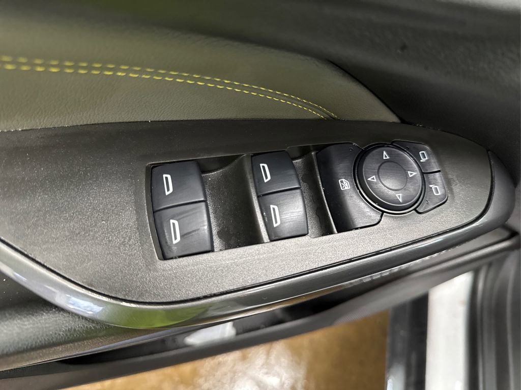 Used 2024 Chevrolet Trax ACTIV w/ Sunroof Package image 32