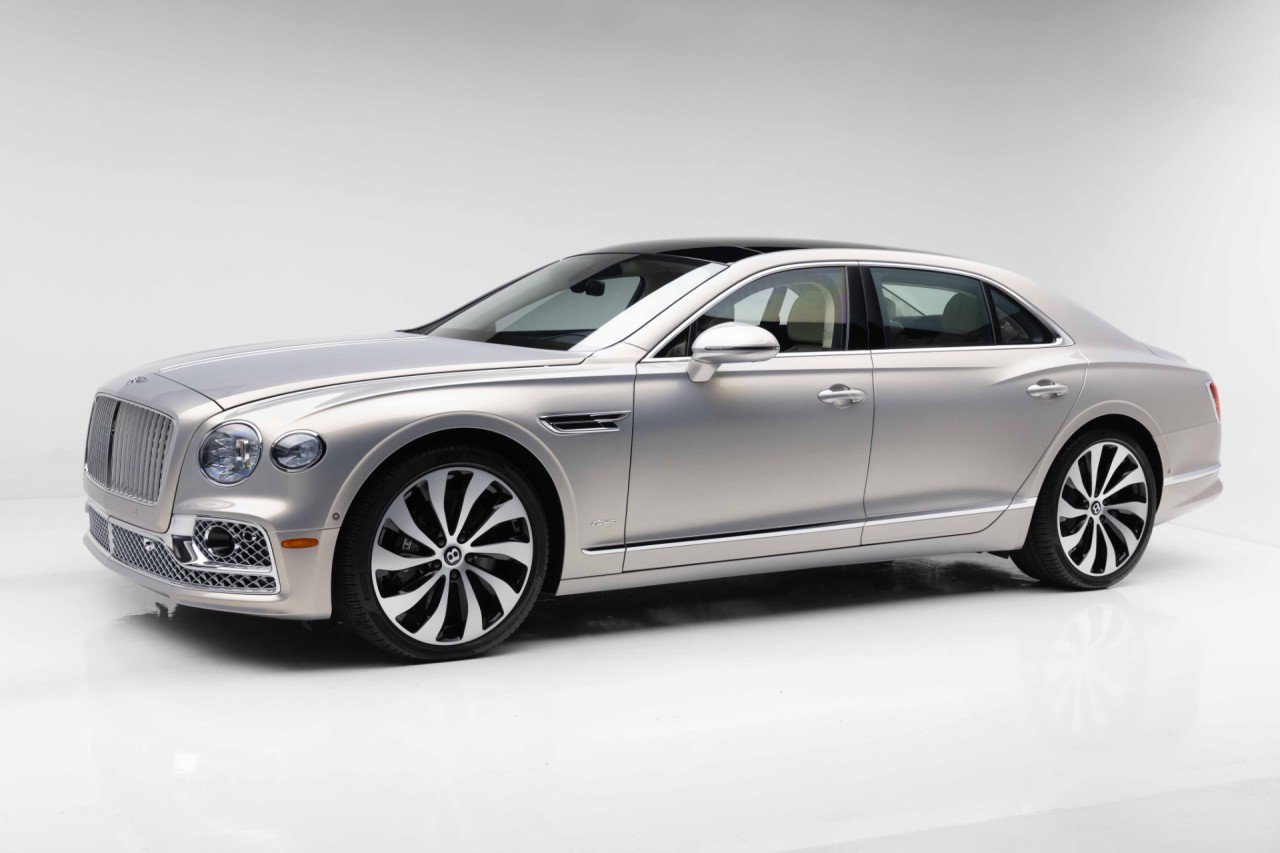 Used 2024 Bentley Flying Spur Azure AWD/4WD image 17
