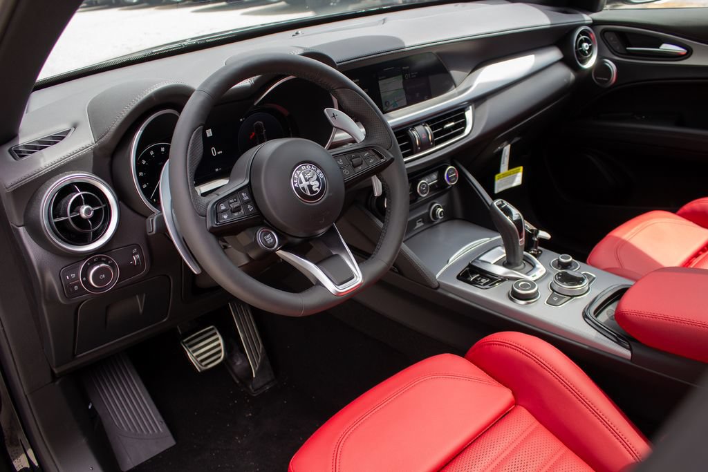 New 2025 Alfa Romeo Stelvio Sprint AWD/4WD image 11