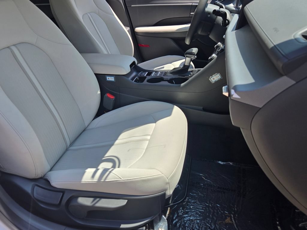 Used 2025 Hyundai Sonata SE FWD image 18